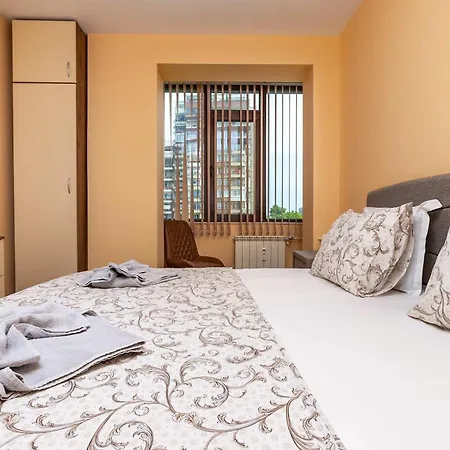 Апартамент Comfortable Family-friendly 2bd With Terrace By Flat Manаger Пловдив
