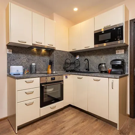 Comfortable Family-friendly 2bd With Terrace By Flat Manаger Апартамент *